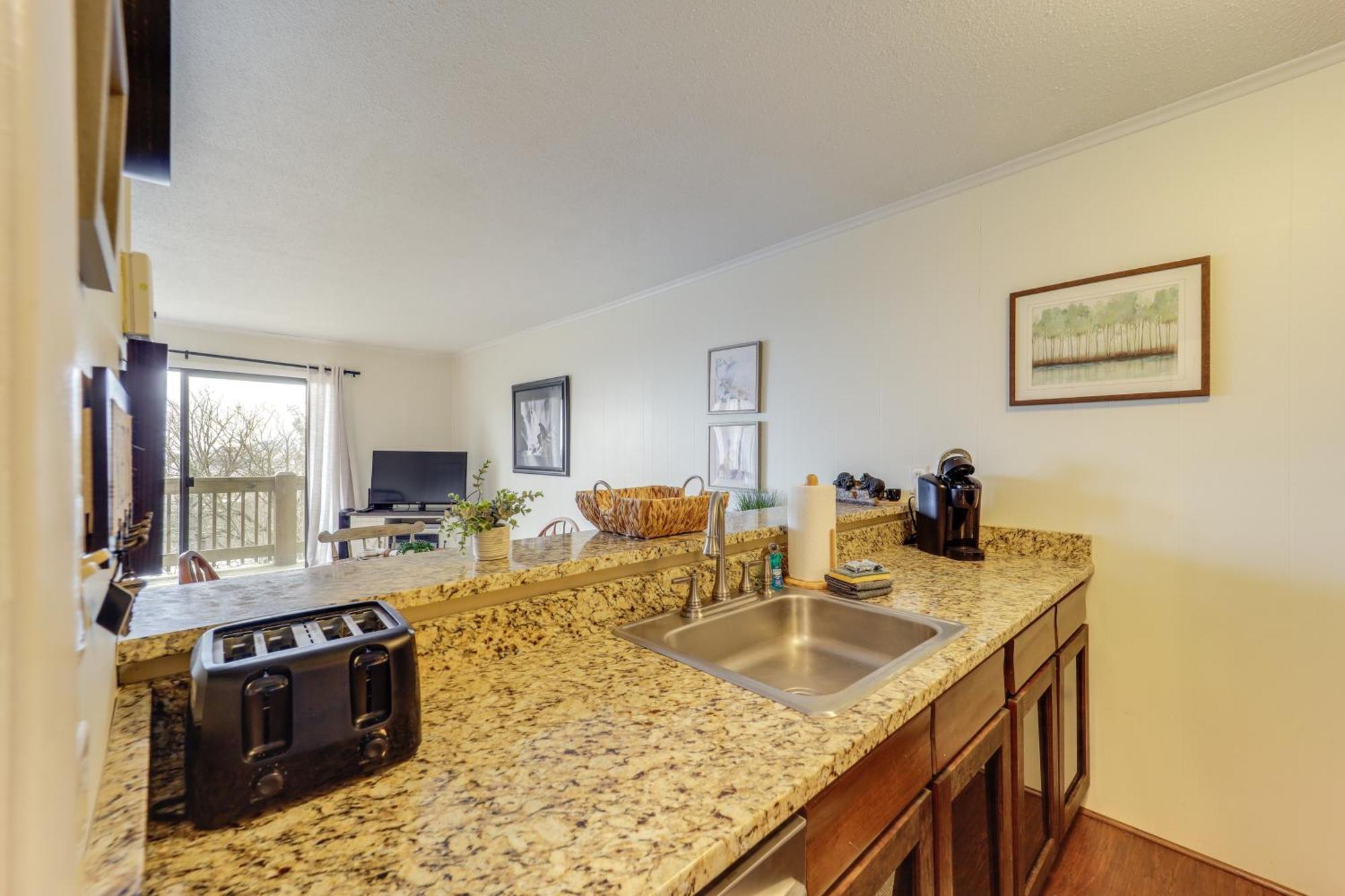 Beech Mountain Studio With Balcony Less Than 1 Mi To Skiing! Bagian luar foto