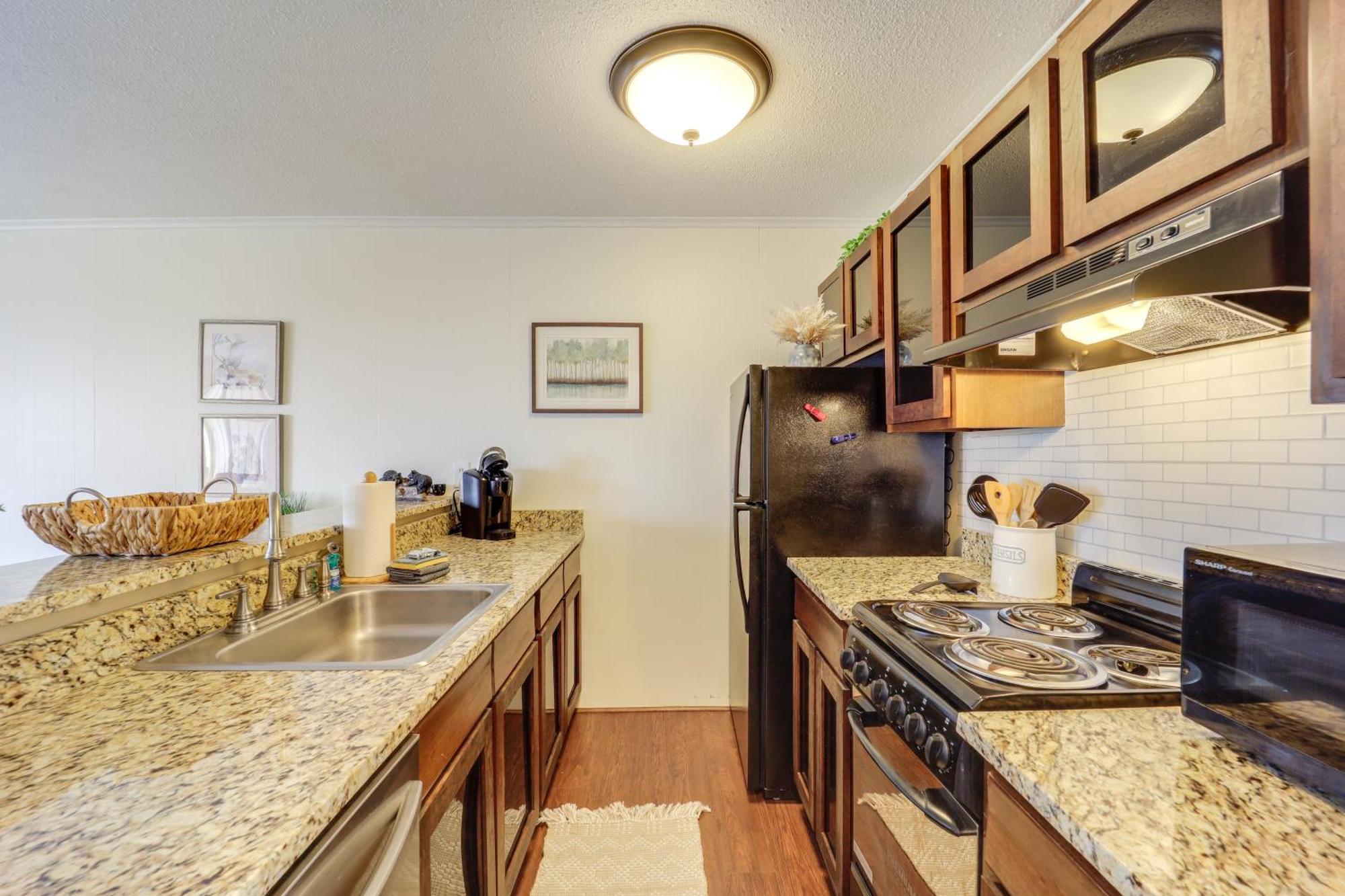 Beech Mountain Studio With Balcony Less Than 1 Mi To Skiing! Bagian luar foto