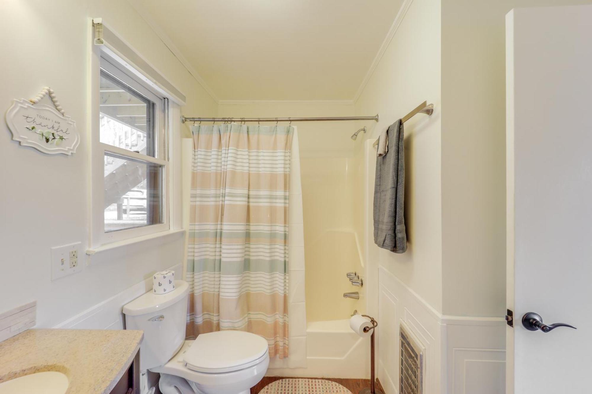 Beech Mountain Studio With Balcony Less Than 1 Mi To Skiing! Bagian luar foto