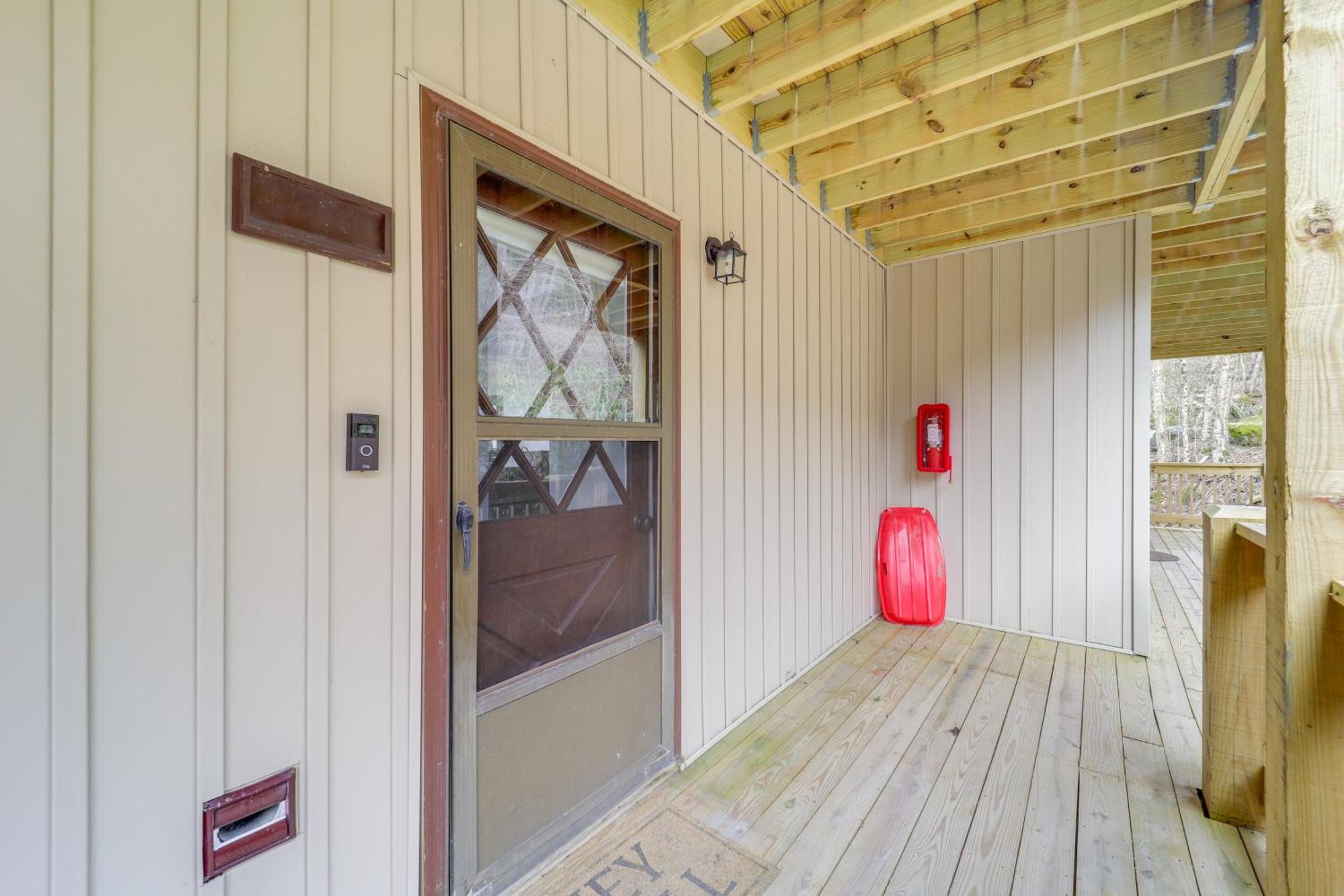 Beech Mountain Studio With Balcony Less Than 1 Mi To Skiing! Bagian luar foto